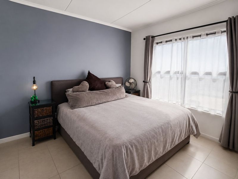 Spacious Greenstone aparment with Open Plan Living and extras! - Photo 8