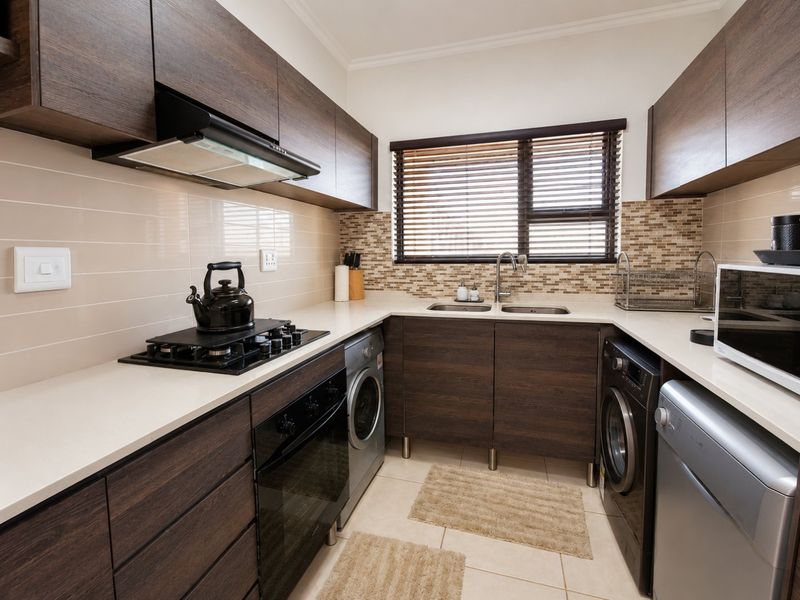 Spacious Greenstone aparment with Open Plan Living and extras! - Photo 5