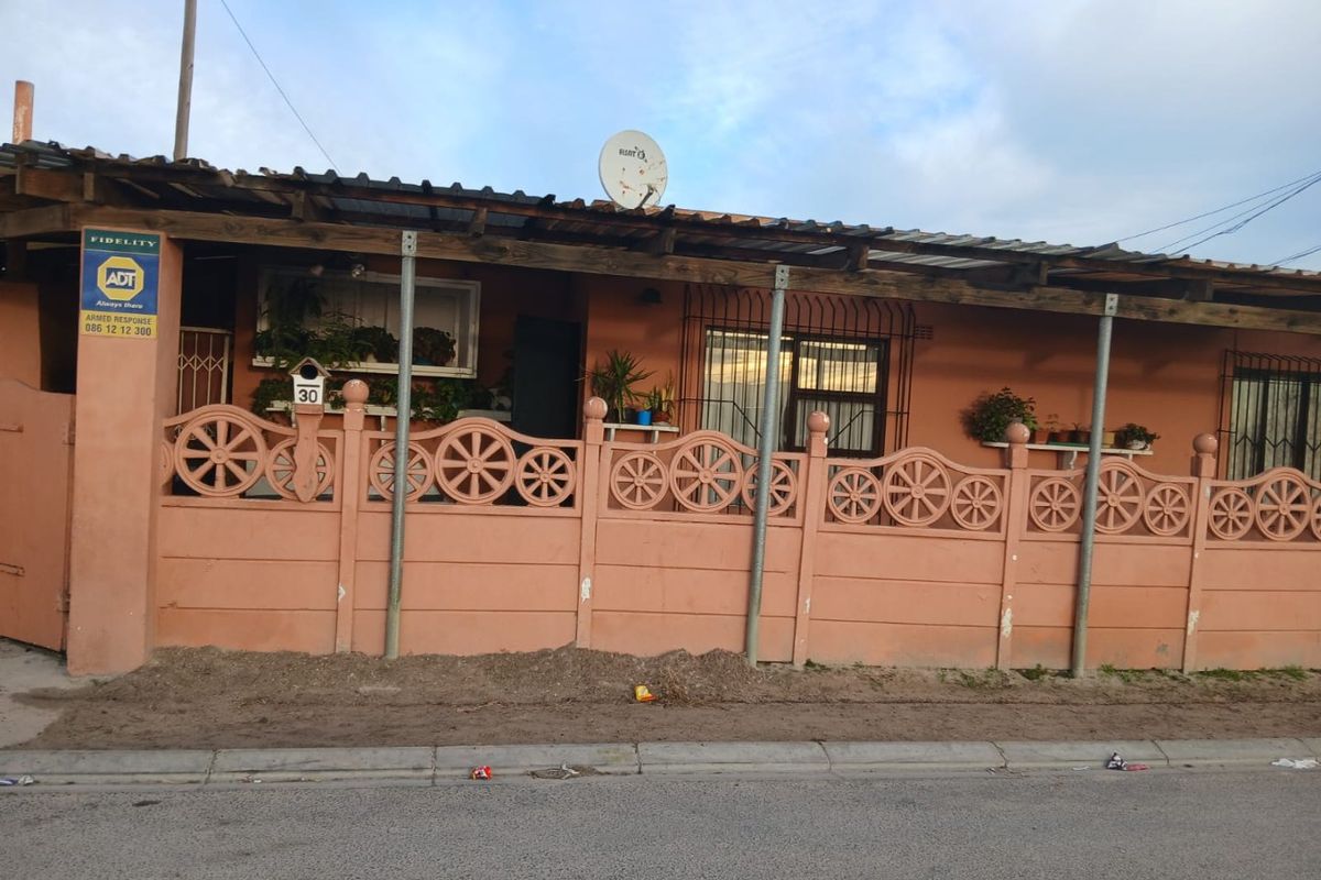 3 bedroom house for sale - Photo 2