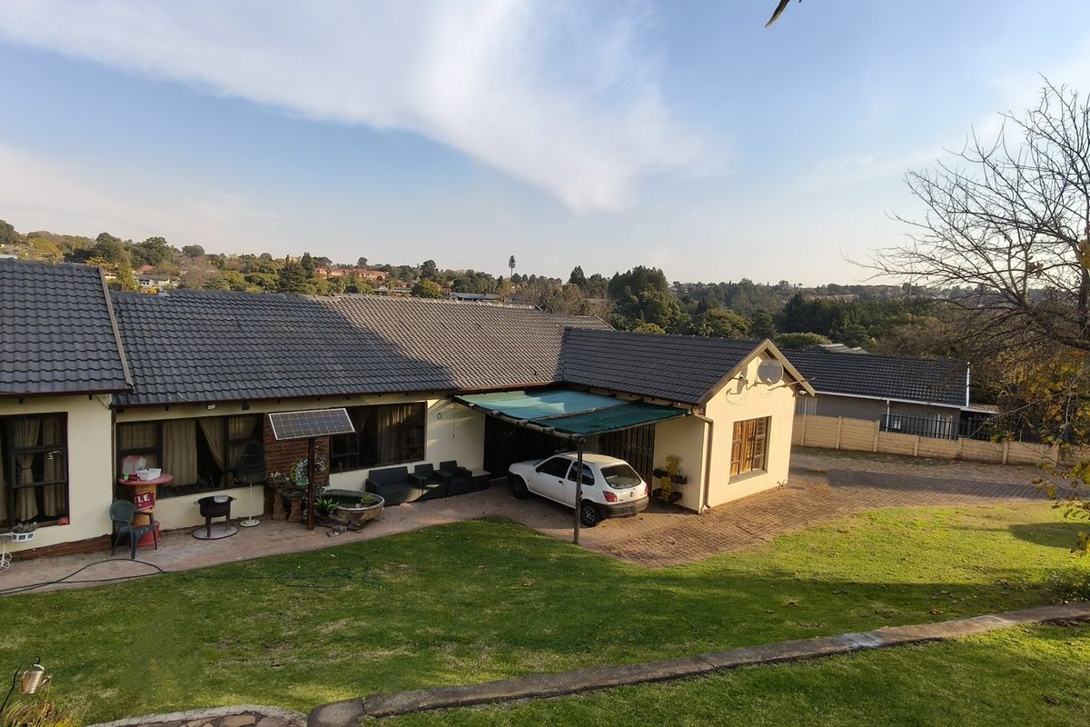 Spacious Krugersdorp Family Home with Pool and Fibre - Photo 2