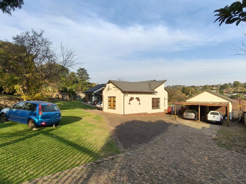 Spacious Krugersdorp Family Home with Pool and Fibre - Photo 1