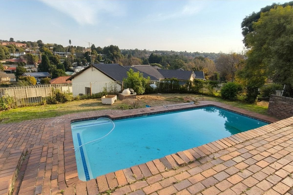 Spacious Krugersdorp Family Home with Pool and Fibre - Photo 4