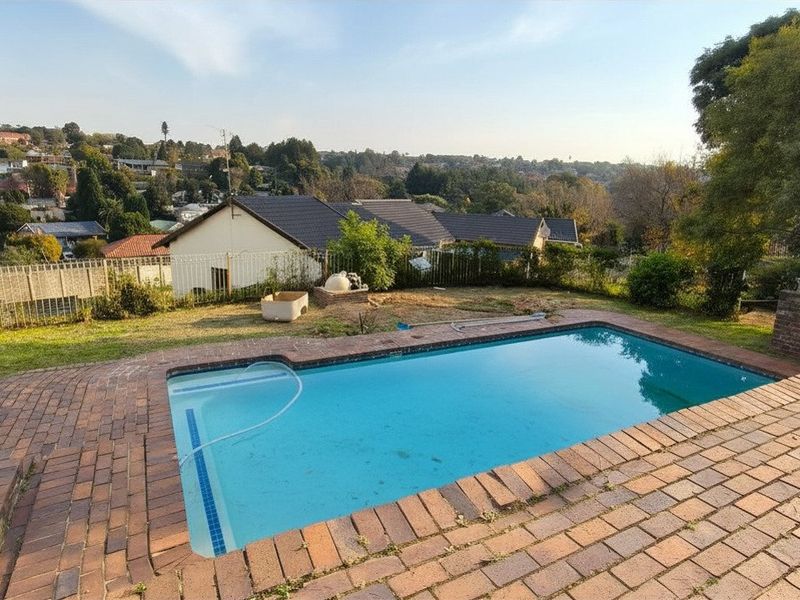 Spacious Krugersdorp Family Home with Pool and Fibre - Photo 4