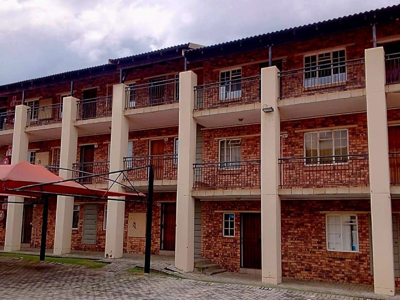 Beautiful 2 bedroom 1 bathroom first floor unit available For Rent in Comet, Boksburg - Photo 7