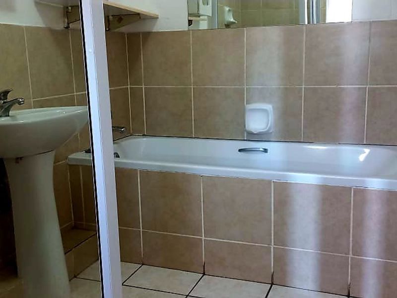 Beautiful 2 bedroom 1 bathroom first floor unit available For Rent in Comet, Boksburg - Photo 6