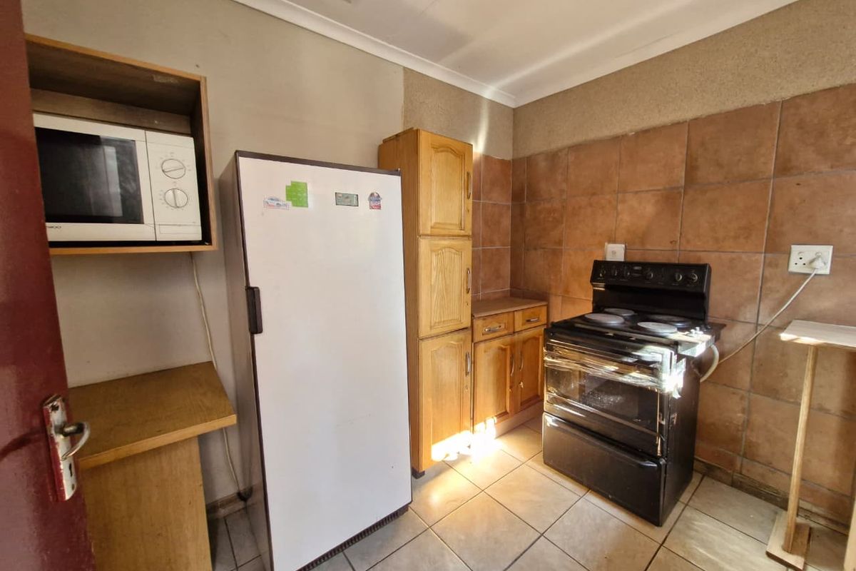 Cozy Bachelor Room Available – R2500 Incl. Water & Light - Photo 3