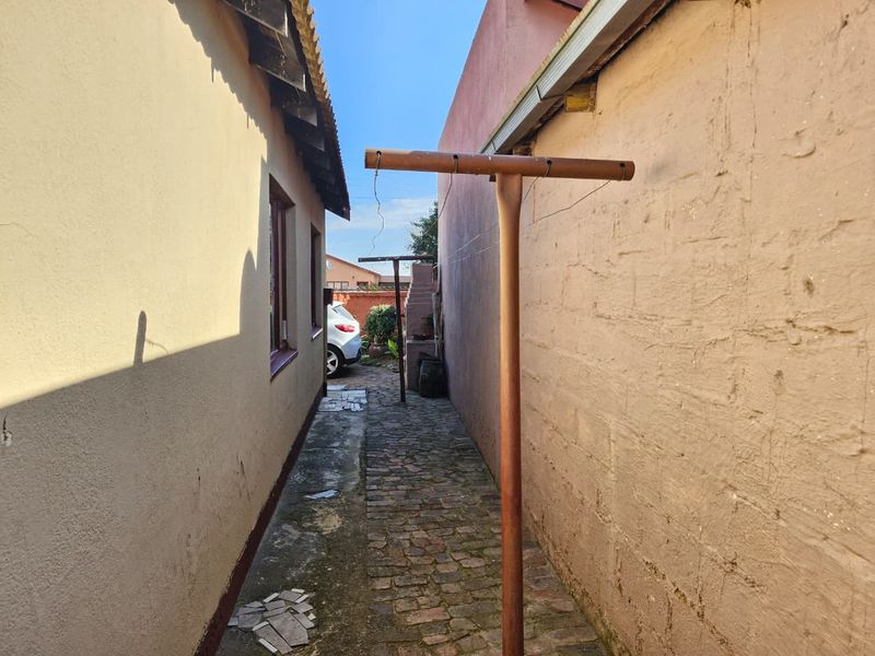 Cozy Bachelor Room Available – R2500 Incl. Water & Light - Photo 9
