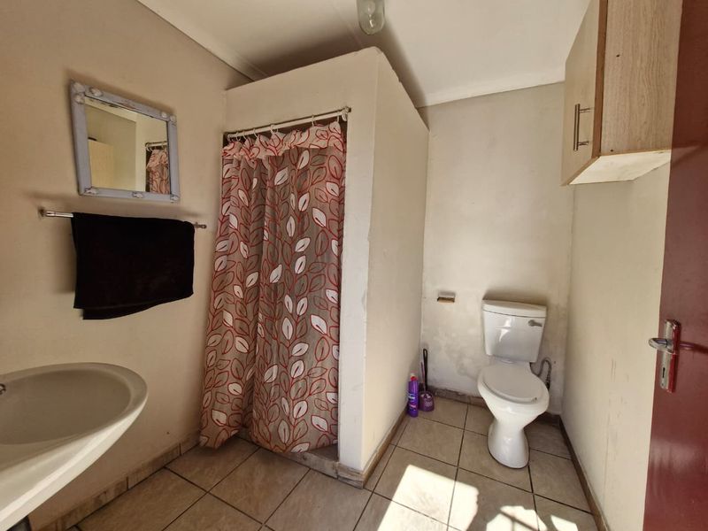 Cozy Bachelor Room Available – R2500 Incl. Water & Light - Photo 6