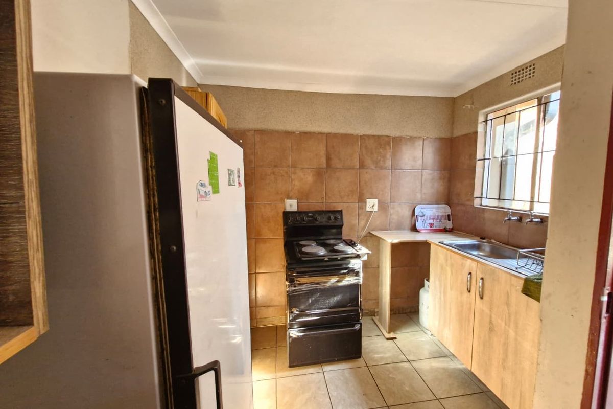 Cozy Bachelor Room Available – R2500 Incl. Water & Light - Photo 4