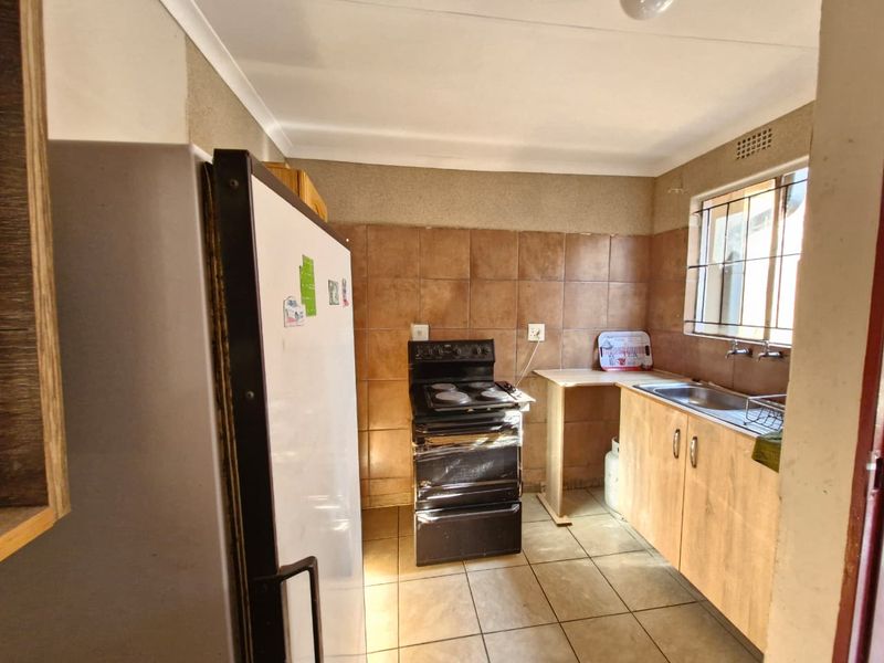 Cozy Bachelor Room Available – R2500 Incl. Water & Light - Photo 4