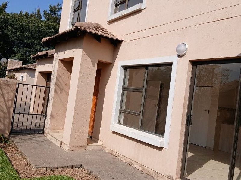 3 bedroom duplex to let available 30 June 2026 - Photo 1