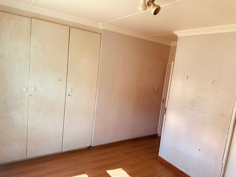 Lovely and Spacious Ground Floor Simplex For Sale.  - Photo 10