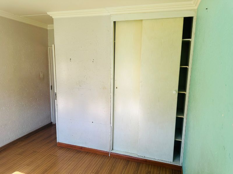 Lovely and Spacious Ground Floor Simplex For Sale.  - Photo 9