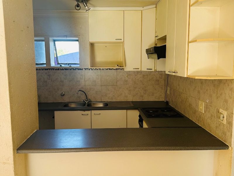 Lovely and Spacious Ground Floor Simplex For Sale.  - Photo 3