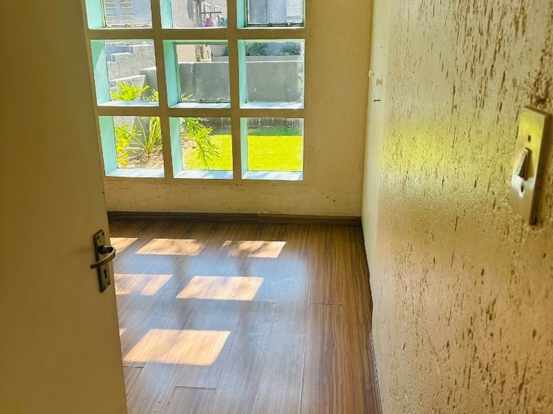 Lovely and Spacious Ground Floor Simplex For Sale.  - Photo 8