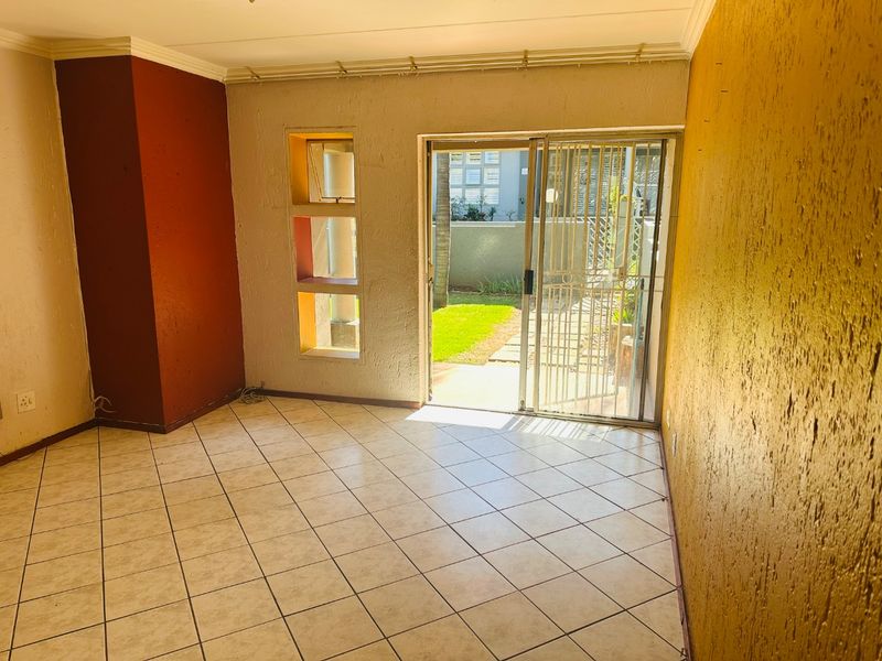Lovely and Spacious Ground Floor Simplex For Sale.  - Photo 6