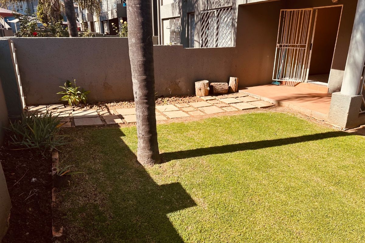 Lovely and Spacious Ground Floor Simplex For Sale.  - Photo 2