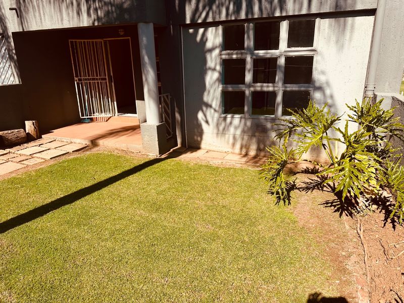 Lovely and Spacious Ground Floor Simplex For Sale.  - Photo 1