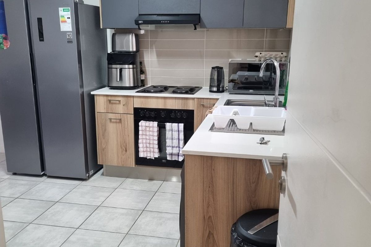 2 Bedroom Apartment for Sale in Greenbay, Gordons Bay - Photo 3