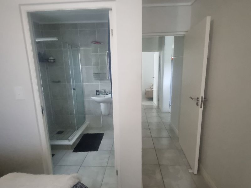 2 Bedroom Apartment for Sale in Greenbay, Gordons Bay - Photo 10