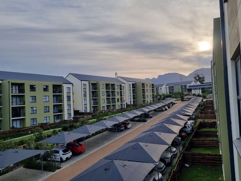 2 Bedroom Apartment for Sale in Greenbay, Gordons Bay - Photo 2