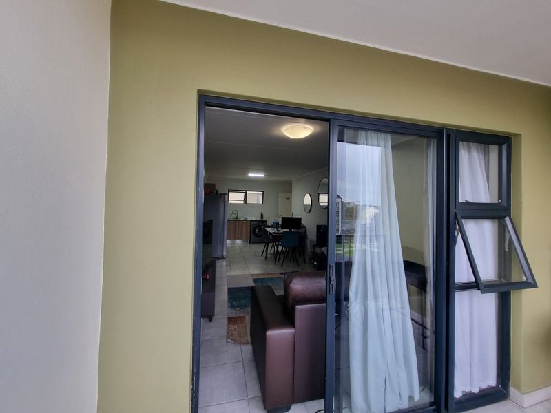 2 Bedroom Apartment for Sale in Greenbay, Gordons Bay - Photo 7