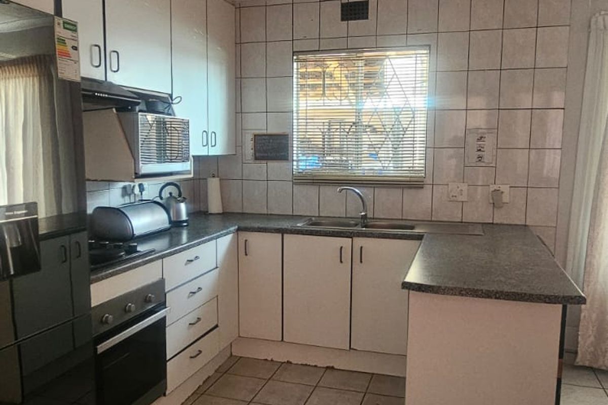 3 Bed 1Bath to rent in Country view Midrand - Photo 4