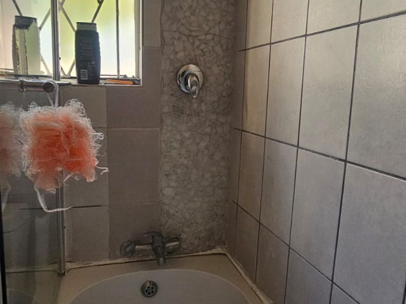 3 Bed 1Bath to rent in Country view Midrand - Photo 10