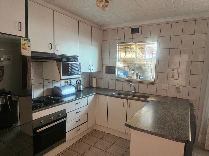 3 Bed 1Bath to rent in Country view Midrand - Photo 3
