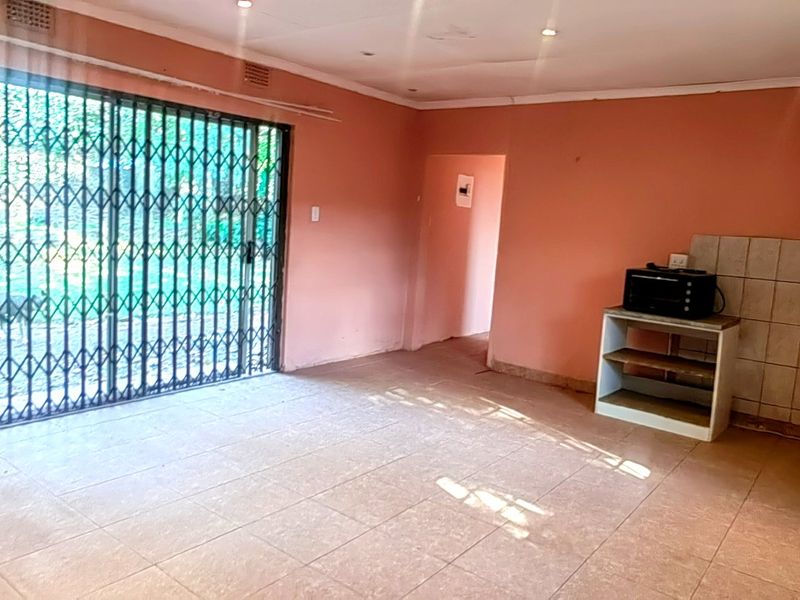 Spacious - Photo 4