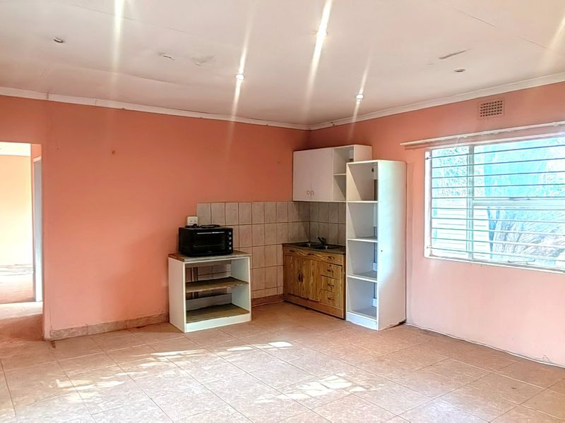Spacious - Photo 1