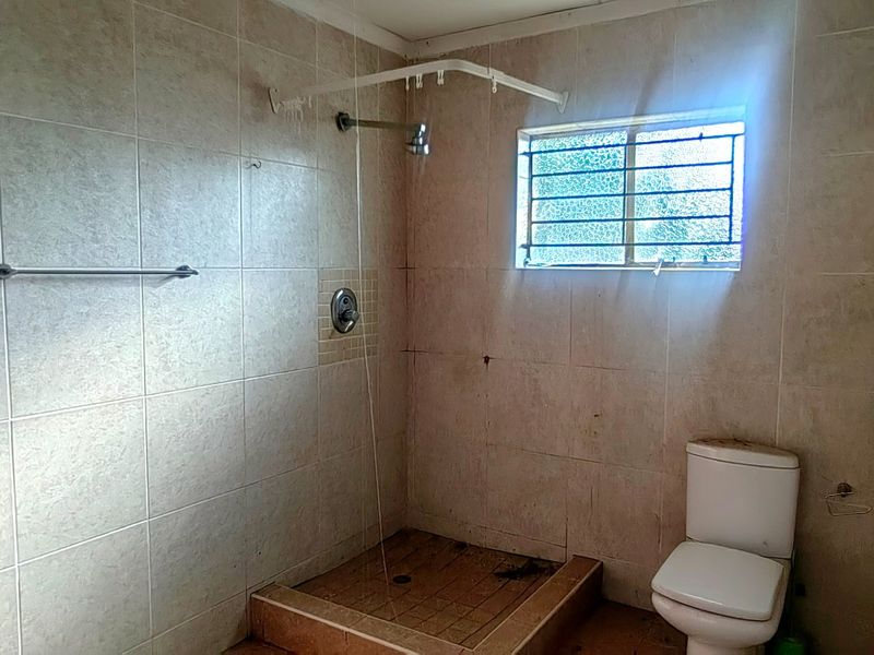 Spacious - Photo 8