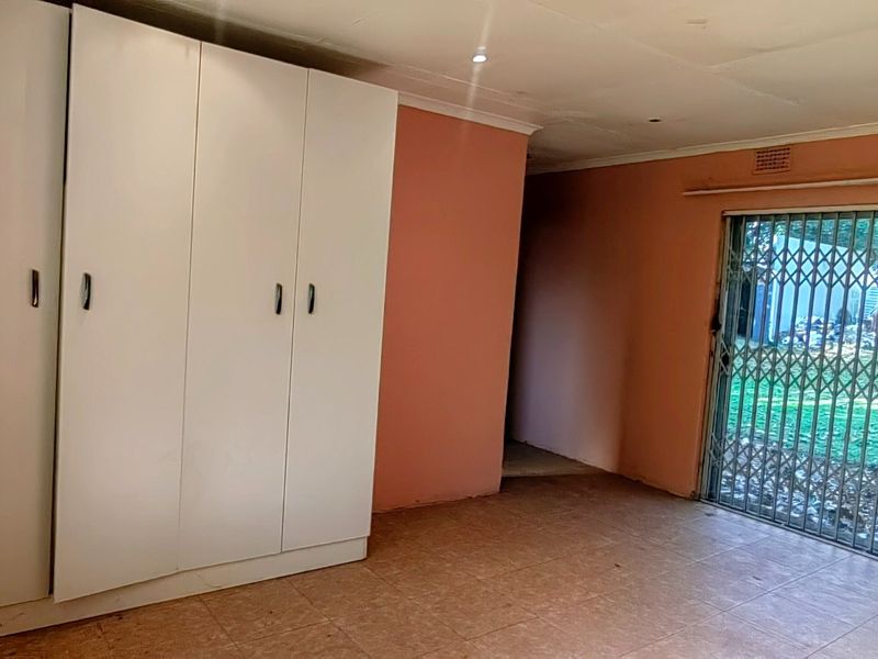 Spacious - Photo 7