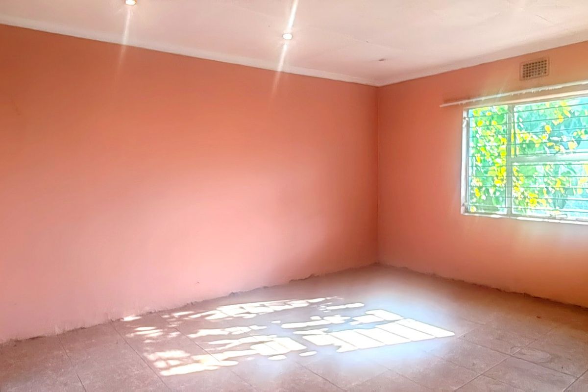 Spacious - Photo 5