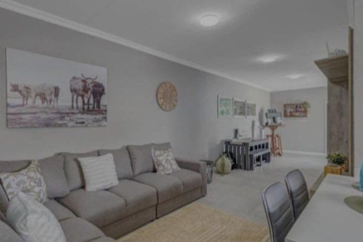 3 bedroom Apartment For rental at Waterfall manor  - Photo 4