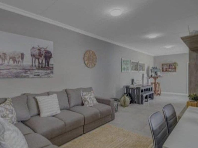 3 bedroom Apartment For rental at Waterfall manor  - Photo 4