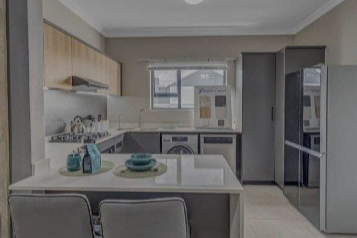 3 bedroom Apartment For rental at Waterfall manor  - Photo 2