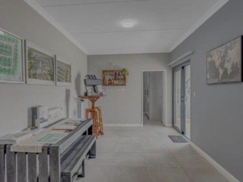 3 bedroom Apartment For rental at Waterfall manor  - Photo 8