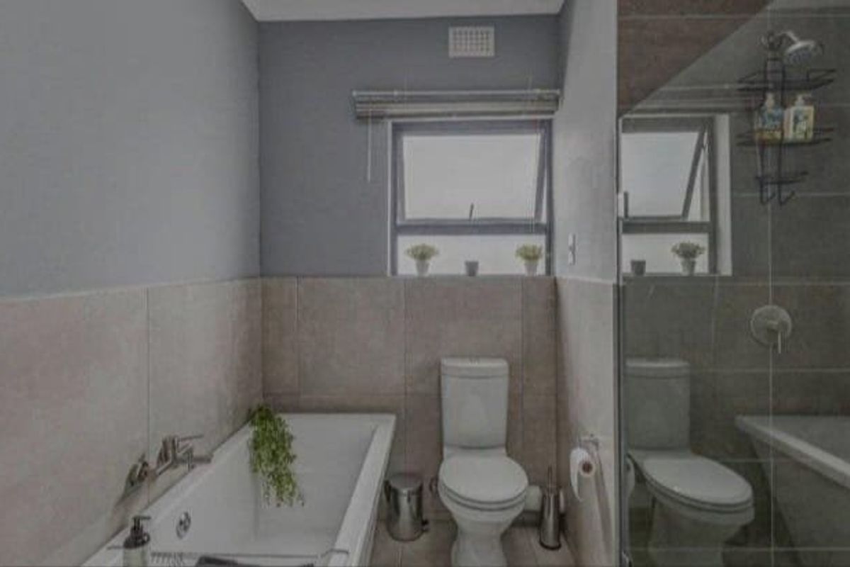 3 bedroom Apartment For rental at Waterfall manor  - Photo 5