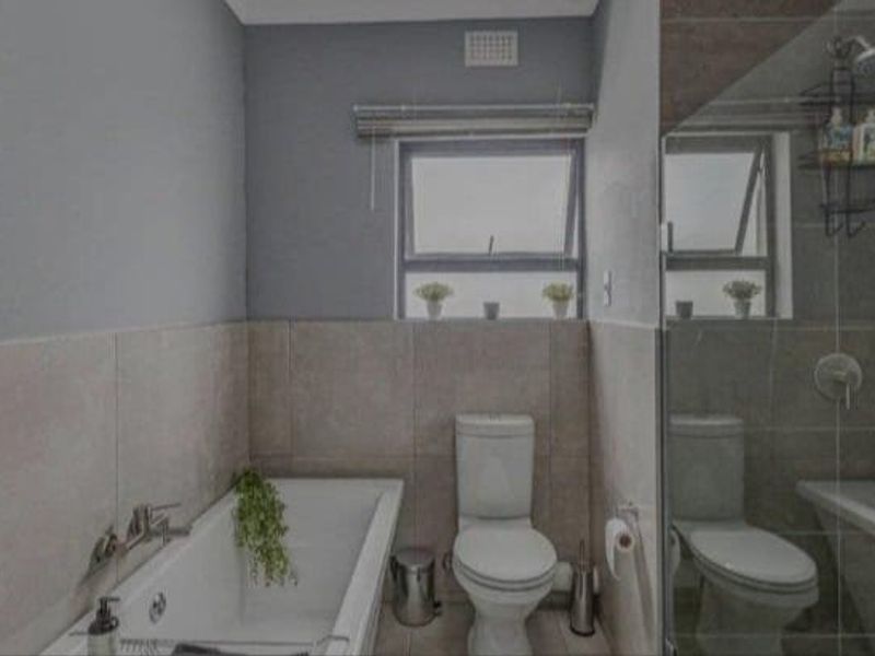 3 bedroom Apartment For rental at Waterfall manor  - Photo 5