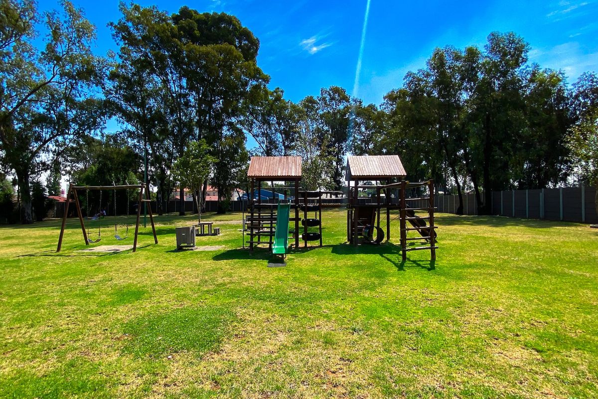 Modern Ground Floor Living at Golden Oaks – No Transfer or Bond Costs! - Photo 4
