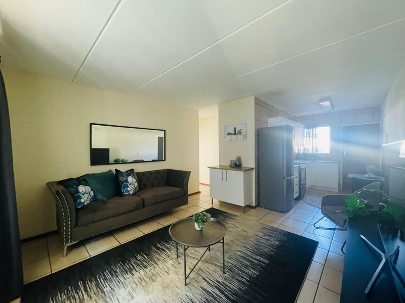 Modern Ground Floor Living at Golden Oaks – No Transfer or Bond Costs! - Photo 9