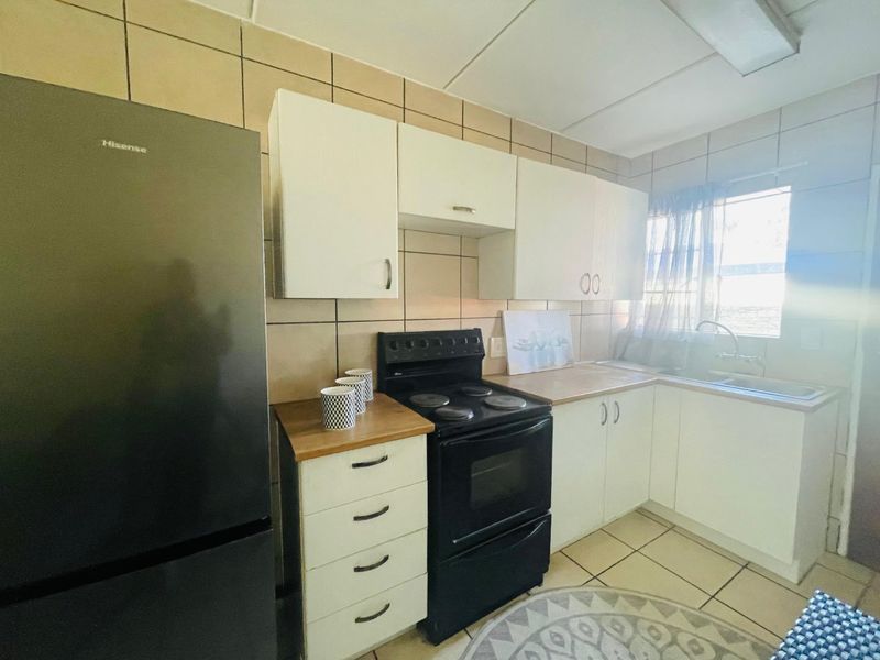 Modern Ground Floor Living at Golden Oaks – No Transfer or Bond Costs! - Photo 7