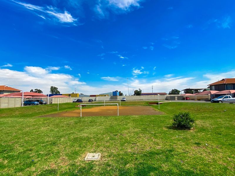 Modern Ground Floor Living at Golden Oaks – No Transfer or Bond Costs! - Photo 2