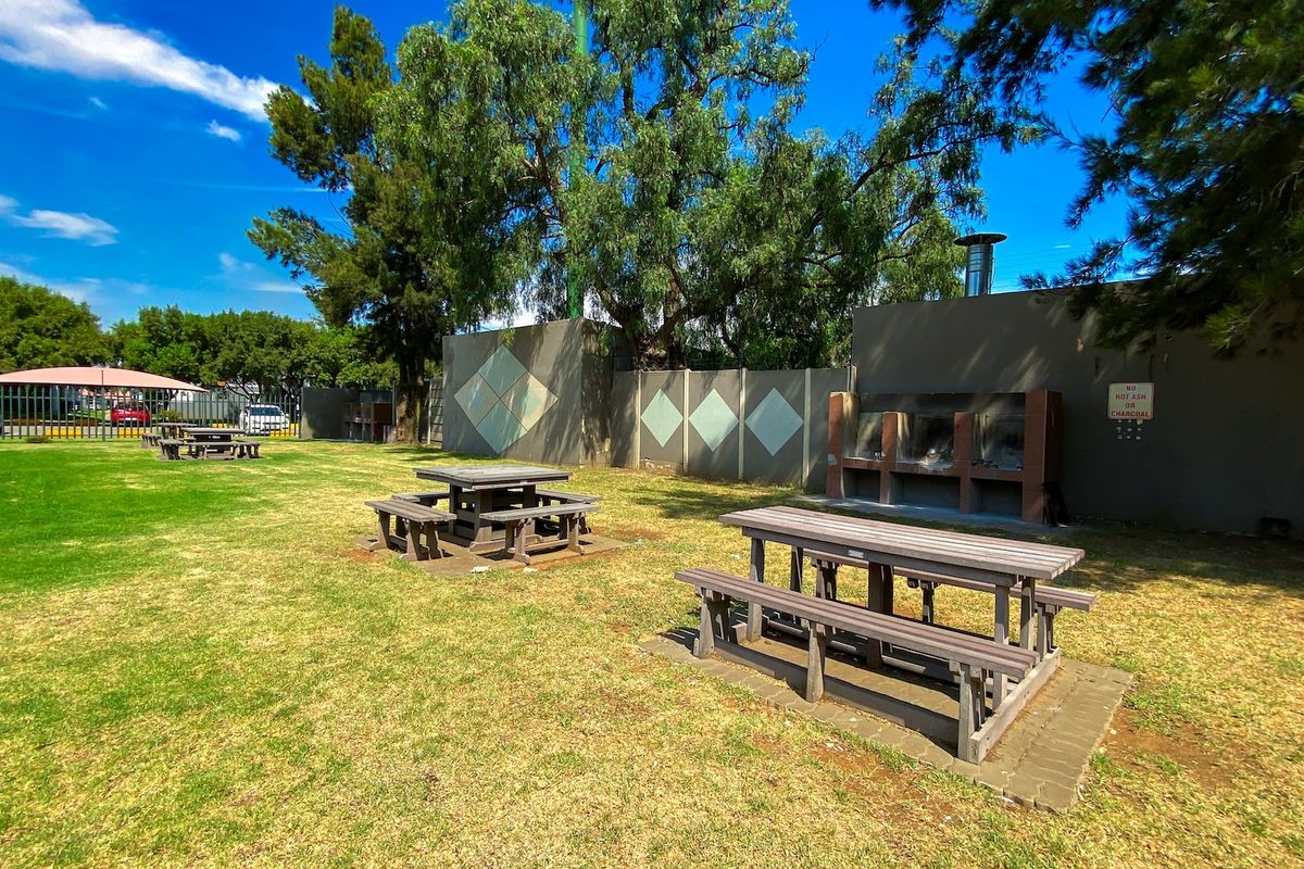 Modern 1 Bedroom Apartments for Sale at Golden Oaks – No Transfer or Bond Costs! - Photo 2