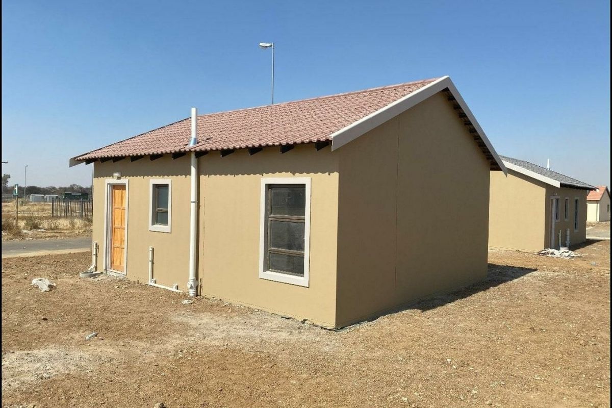 2 bedroom house for sale in Raceway - Photo 2