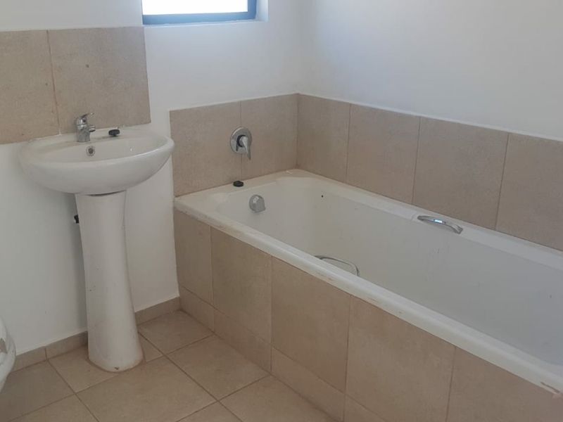 2 bedroom house for sale in Raceway - Photo 7