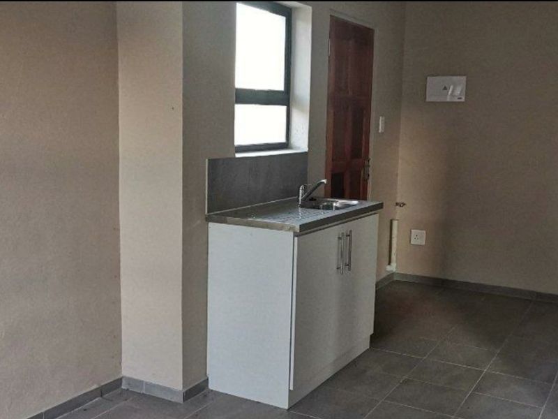 2 bedroom house for sale in Raceway - Photo 4