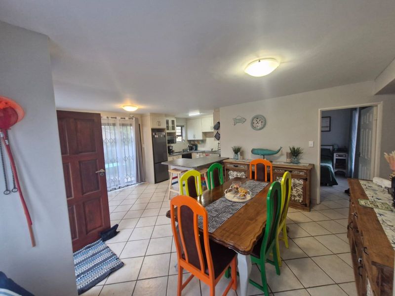 Neat Double-Storey Home – Sea Views, Pet Friendly & Ready to Move In - Photo 3