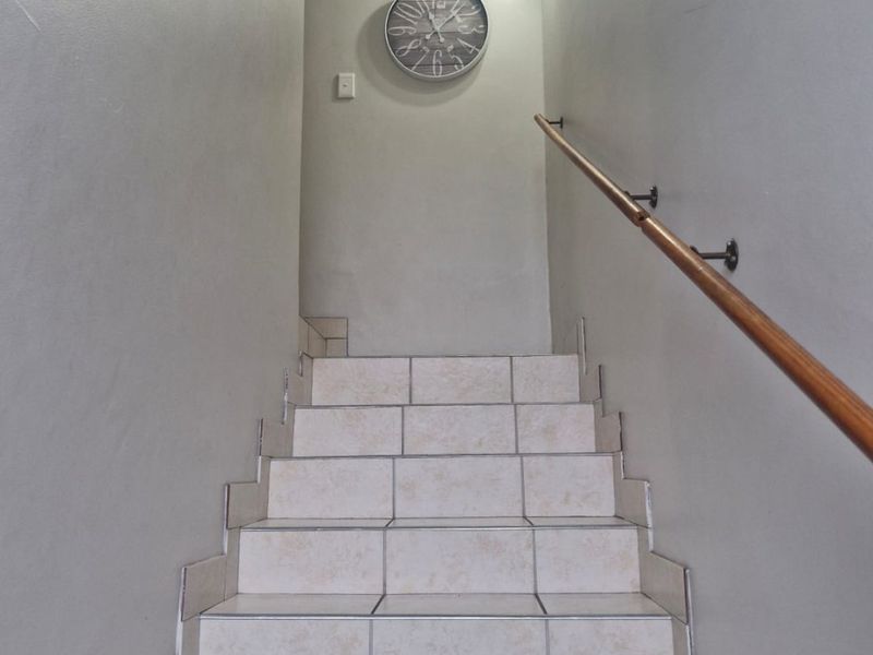 Neat Double-Storey Home – Sea Views, Pet Friendly & Ready to Move In - Photo 9